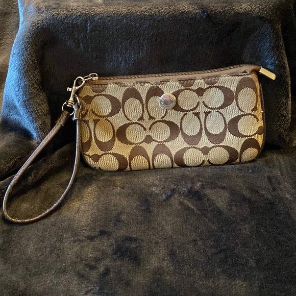Coach Handbags - Coach wristlet